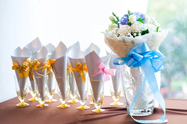 Bunte Blume Brautstrauß für Braut — Stockfoto