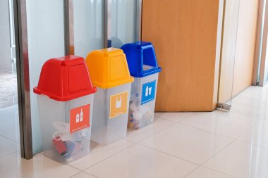 Office garbage separation campaign that prepares three separate 
