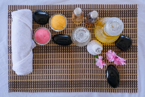 Lázeňský Léčebný Set Aromatický Masážní Olej Lůžkové Masáži Thajské Prostředí — Stock fotografie