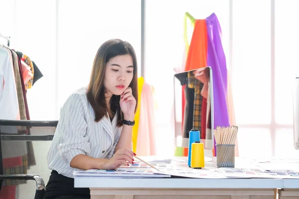 Donne Asiatiche Lavoro Sono Stilisti Sarti — Foto Stock