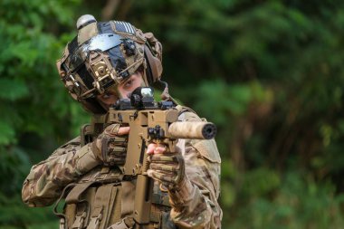 Askeri harekat sırasında Birleşik Devletler Ordusu komandoları