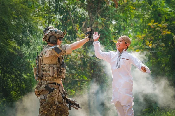 Muslime Der Südlichen Region Von Sind Mit Soldaten Befreundet Die — Stockfoto