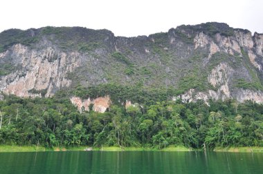 Tayland 'daki güzel kireçtaşı dağı manzarası