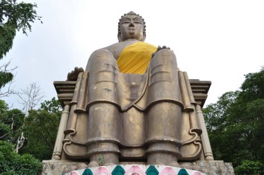 Tayland tapınağında büyük bir Buda heykeli