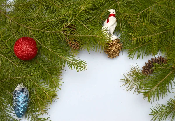 Decorazioni natalizie su rami di abete Fotografia Stock