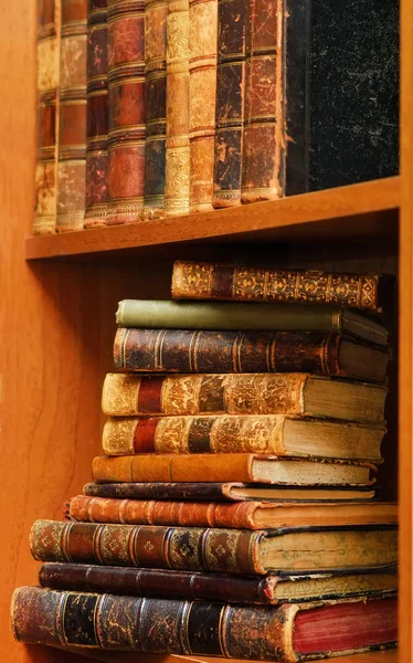Retro books on wooden shelf — Stock Photo, Image