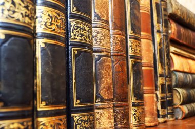 Tablo yakın çekim antika kitap
