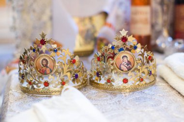 Tören kron olarak Ortodoks Düğün aksesuarları. 