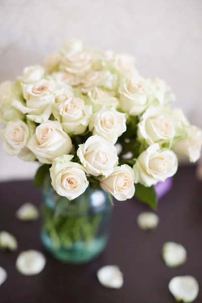 Ramo de decoración de la boda de rosas flores . —  Fotos de Stock