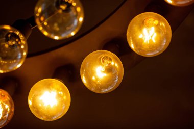 siyah arka plan üzerine topları