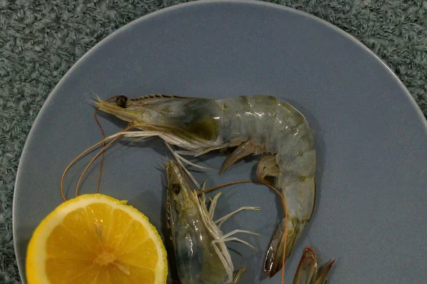 Raw Shrimp Gray Plate — Stock Photo, Image