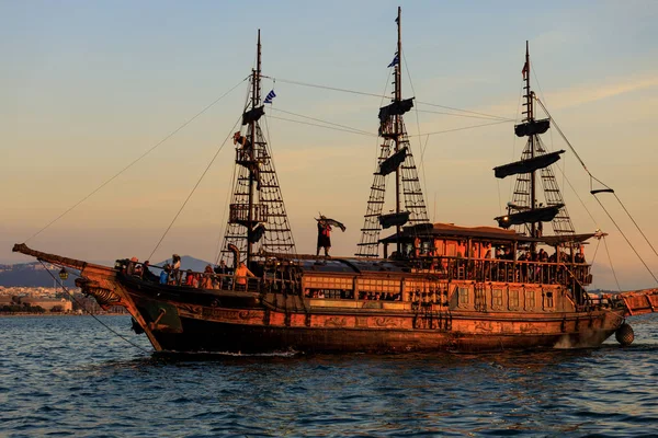 Tesalónica Grecia Febrero 2020 Barco Pirata Mar Tesalónica — Foto de Stock