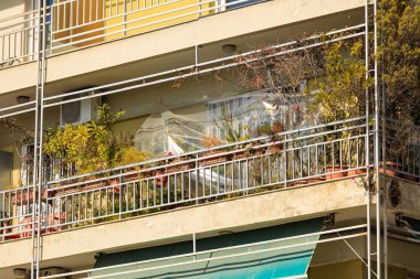 Yunanistan 'da balkon ve binalar