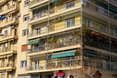Yunanistan 'da balkon ve binalar