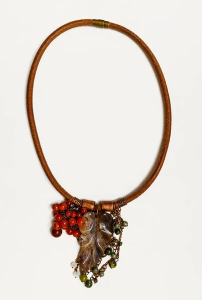 Ожерелье Ручной Работы Светлом Фоне — стоковое фото