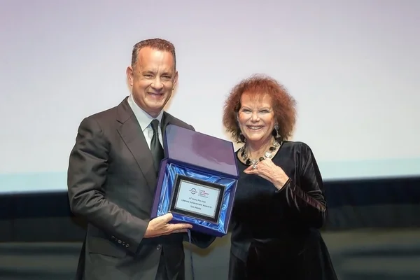 Tom Hanks és Claudia Cardinale — Stock Fotó