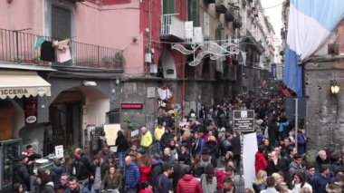 Napoli, Via dei Tribunali kalabalığı