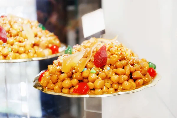 Struffoli, pasta tipica napoletana — Foto Stock