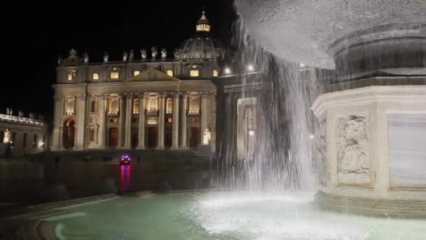 Piazza San Pietro e la fontana "antica" vista notturna . — Video Stock
