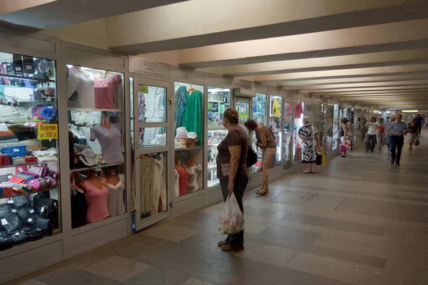 Shops and shop windows in the subway. — Stock Photo, Image