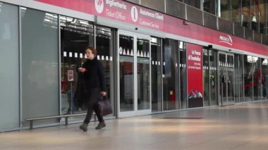 Merkez Tren İstasyonu bilet gişesi ve müşteri desteği