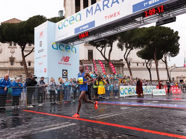 Доминик Руто Кипнгетич завоевал второе место на 23-м Римском марафоне — стоковое фото