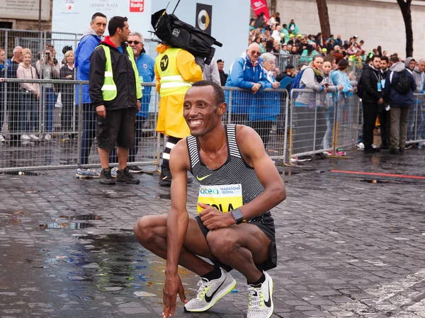 Tola Shura Kitata vinner 23 maraton i Rom — Stockfoto