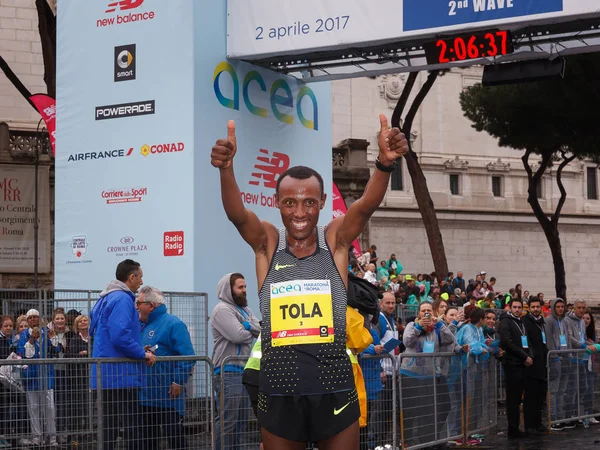 Tola Shura Kitata Roma 23 maraton kazanır