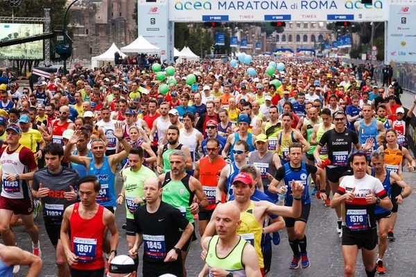 Departure of the marathon athletes — Stock Photo, Image