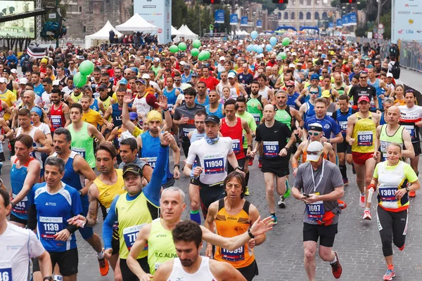 Departure of the marathon athletes — Stock Photo, Image