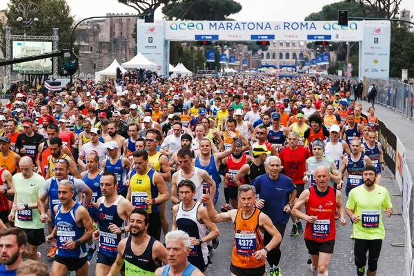 Departure of the marathon athletes — Stock Photo, Image