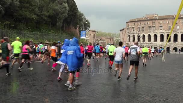 Sportowcy biorący udział w maratonie Rzym — Wideo stockowe