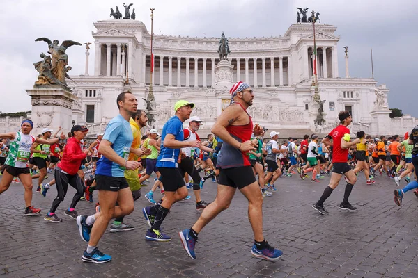 Athlètes participant au 23ème marathon à Rome — Photo