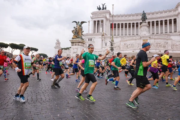ローマの 23 のマラソンに参加する選手 — ストック写真