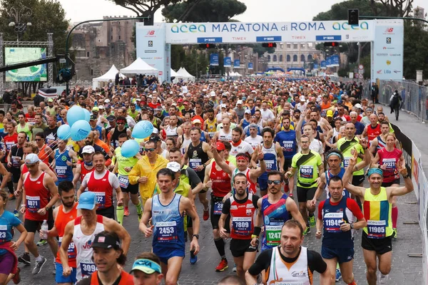 Partida dos atletas da maratona — Fotografia de Stock