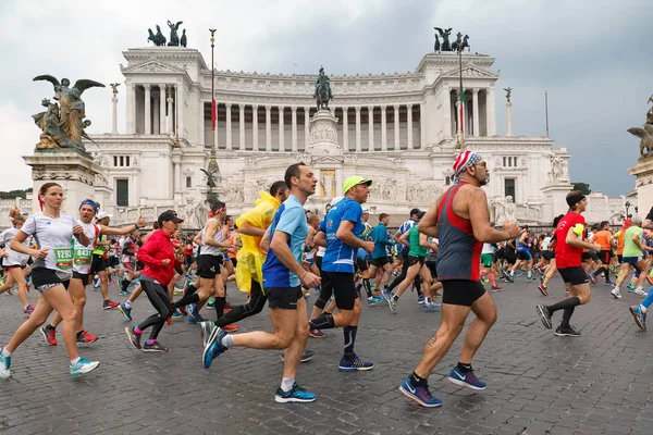 Atleten deel te nemen aan de 23e marathon in Rome — Stockfoto