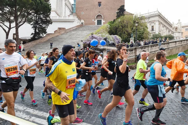 Atletas que participam da 23a maratona em Roma — Fotografia de Stock