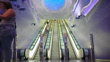 Toledo istasyonu Napoli, İtalya. Hızlandırılmış