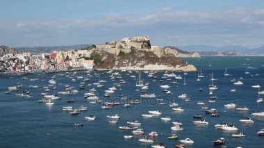 Procida, Punta Monaci ve kale.