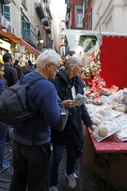 Noel Napoli'de tezgahları