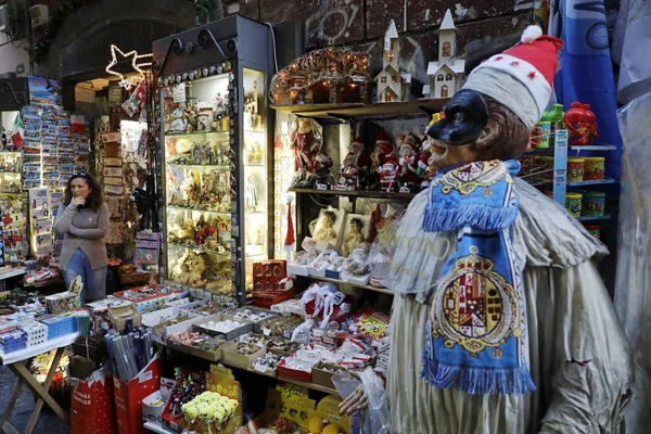 Napoli şehir, sergi ve satış üzerinde tipik Hediyelik eşya — Stok fotoğraf