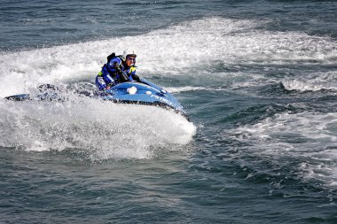 İtalyan polisi deniz deniz taşıtları ile egzersiz.