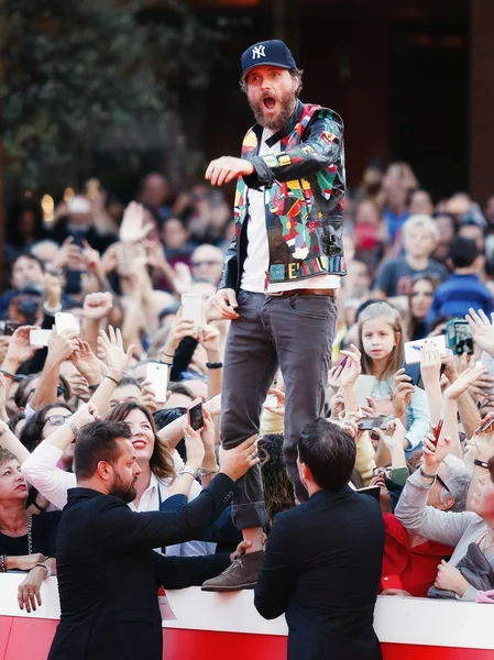 Lorenzo Jovanotti y los fans, cantante pop italiano conocido todos ove —  Fotos de Stock