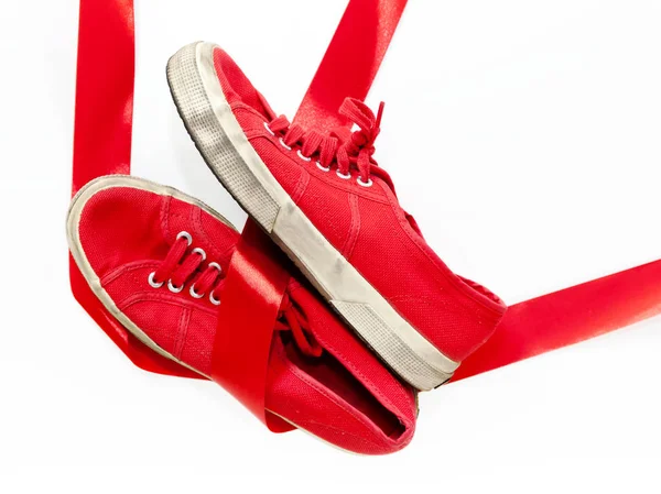 Zapatos rojos, un símbolo feminicidio. Editorial ilustrativo — Foto de Stock