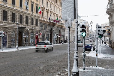 Kar Roma, İtalya sokaklarında kapsar. Via Nazionale.