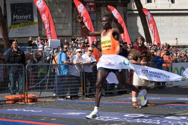 Cosmas Jairus Kipchoge Birech (Ken) kazanır 24 baskısı