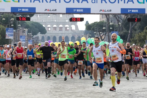 Biegaczy na początku 24 edycji fr Rzym maraton — Zdjęcie stockowe