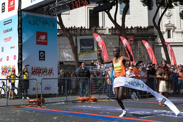 Cosmas Jairus Kipchoge Birech (KEN) wins the 24th edition of the — Stock Photo, Image