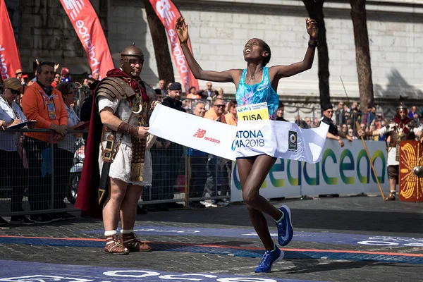 Rahma Tusa Chota wins the 24th edition of the Rome Marathon. — Stock Photo, Image