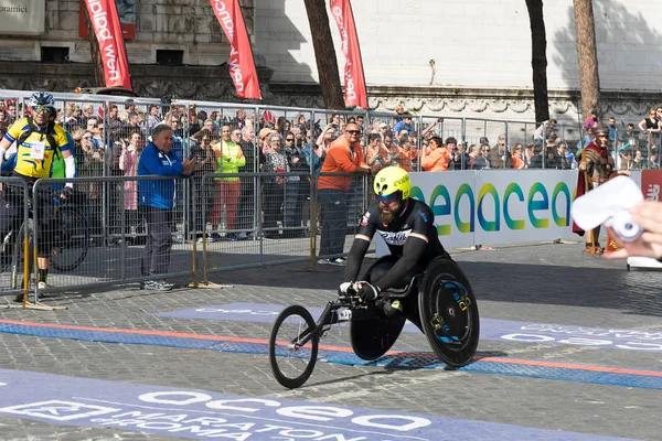 Wheelchair athlete on the finish line of the 24th Rome Marathon — Stock Photo, Image